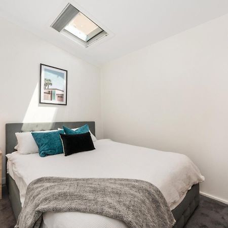 Walk To The Mcg & Aami Park - Free Late Checkout - Great Location & Backyard Villa เมลเบิร์น ภายนอก รูปภาพ